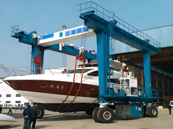 游艇搬運(yùn)機(jī)08.jpg