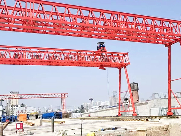 云南80噸移動門式起重機 昭通龍門吊出租