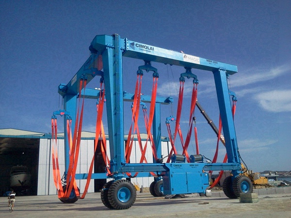 山東煙臺游艇搬運機廠家游艇搬運機穩定性好    