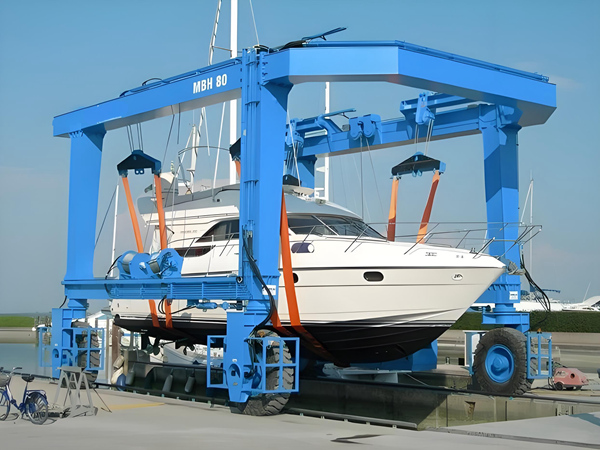 不同型號的游艇輪胎吊適用哪些吊運場景