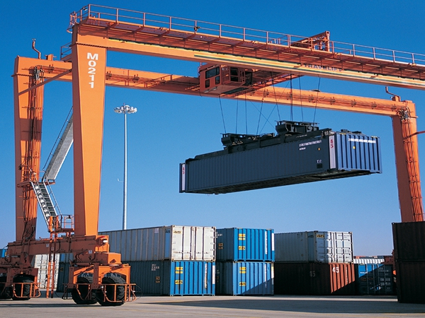 不同類型港口對(duì)集裝箱龍門吊的選型有何側(cè)重